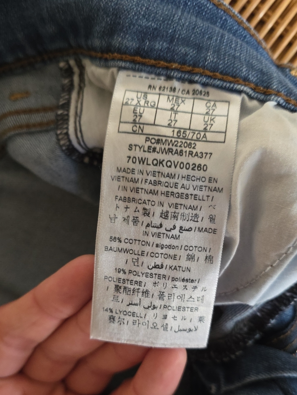 Guess Women's Slim Skinny Jeans in Light Blue Wash - Picture 2 of 4